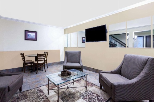 Days Inn by Wyndham Bellingham image 27